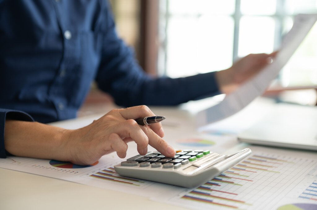 Como tomar o controle do seu dinheiro sem planilhas complicadas