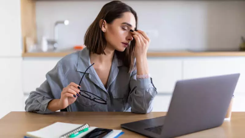 Dívidas e saúde emocional: sinais de que o estresse virou algo maior